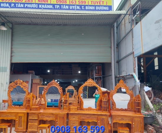 BÀN PHẤN TRÀM BÔNG VÀNG ĐẸP 